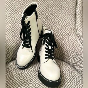 Steve Madden NYC NEW White Combat Boots. Sz 9 M. Lug Chunky Boots. White.